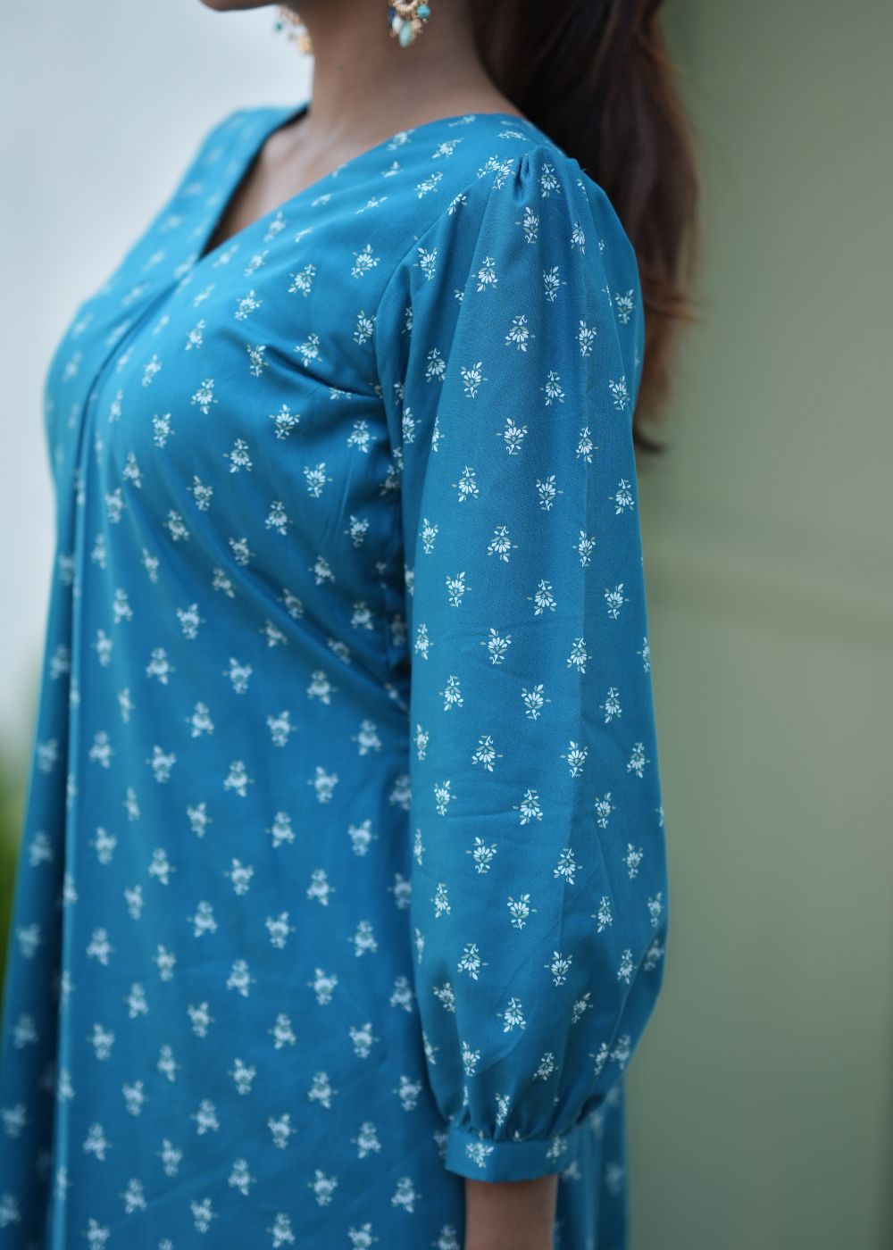 Cyan Wave**